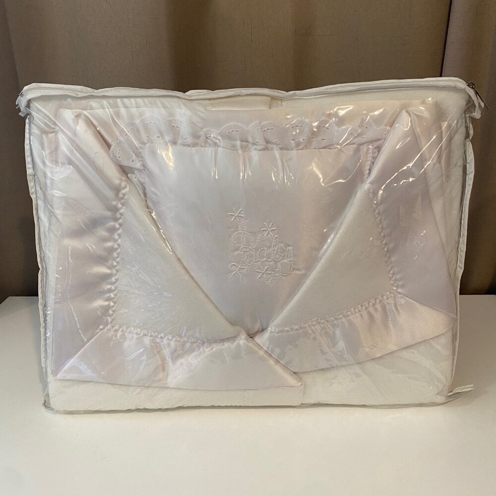 Quiltex White Baby Blanket New in Package Satin Trim Embroidered‎